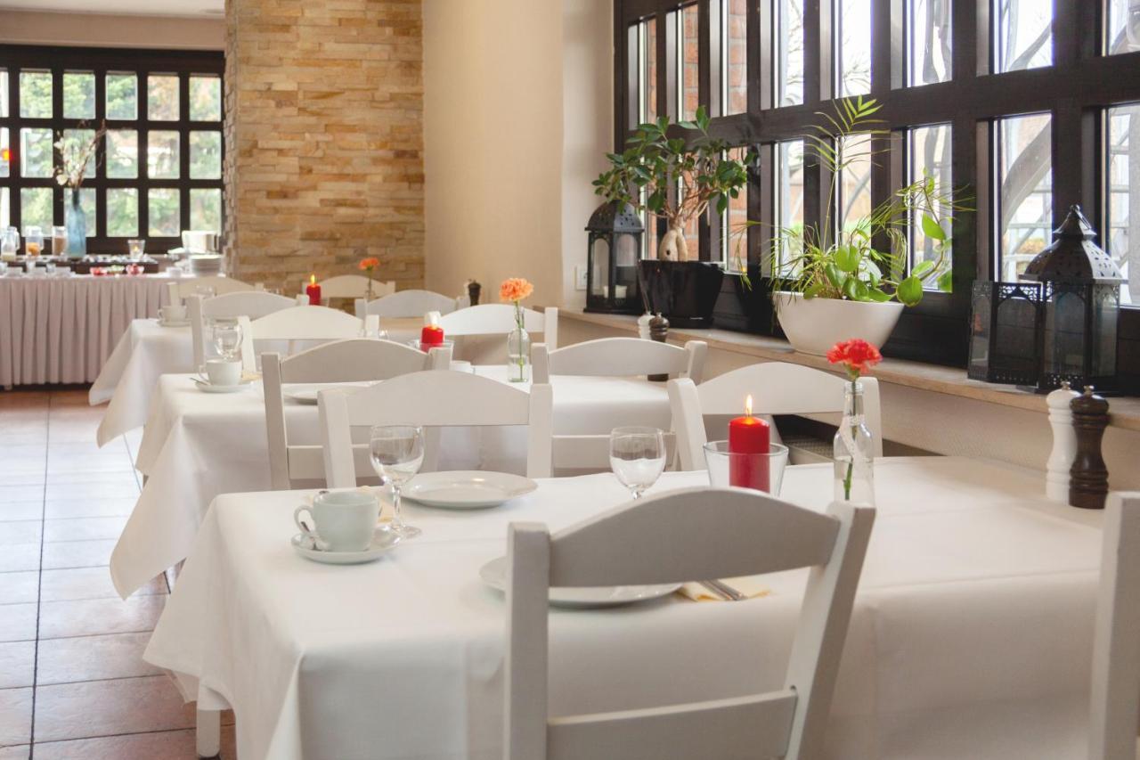 Hotel Omega Мьорс Екстериор снимка