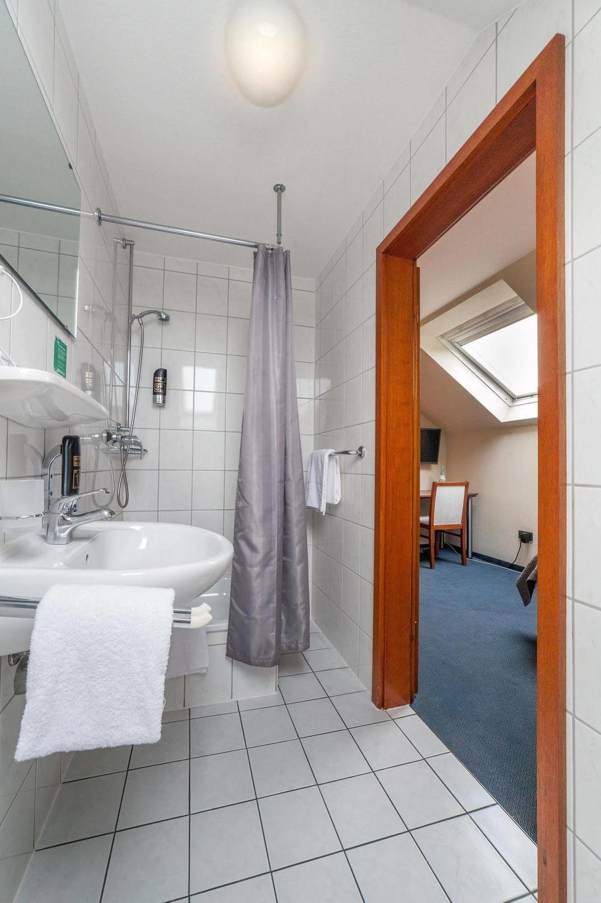 Hotel Omega Мьорс Екстериор снимка