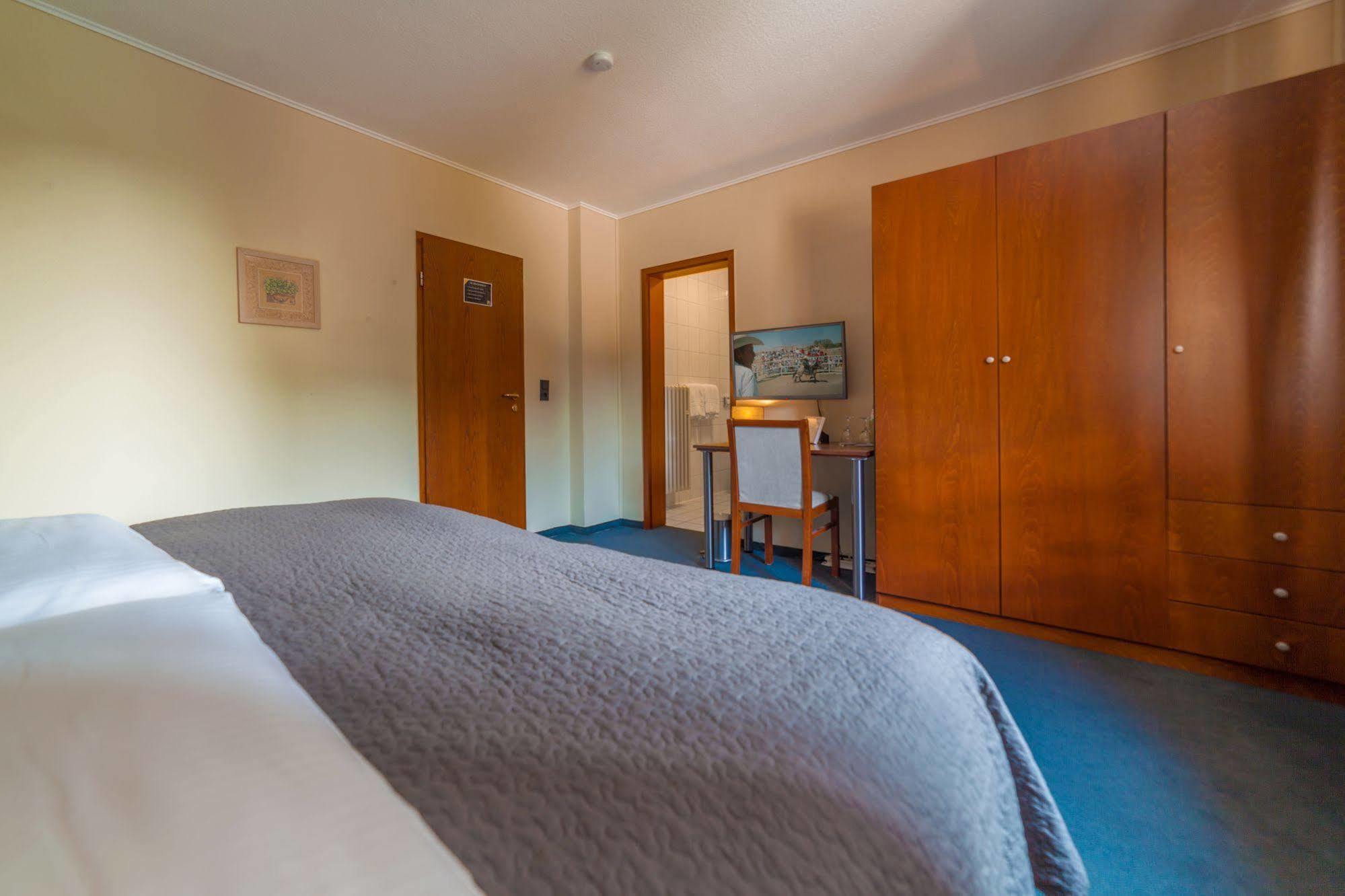 Hotel Omega Мьорс Екстериор снимка