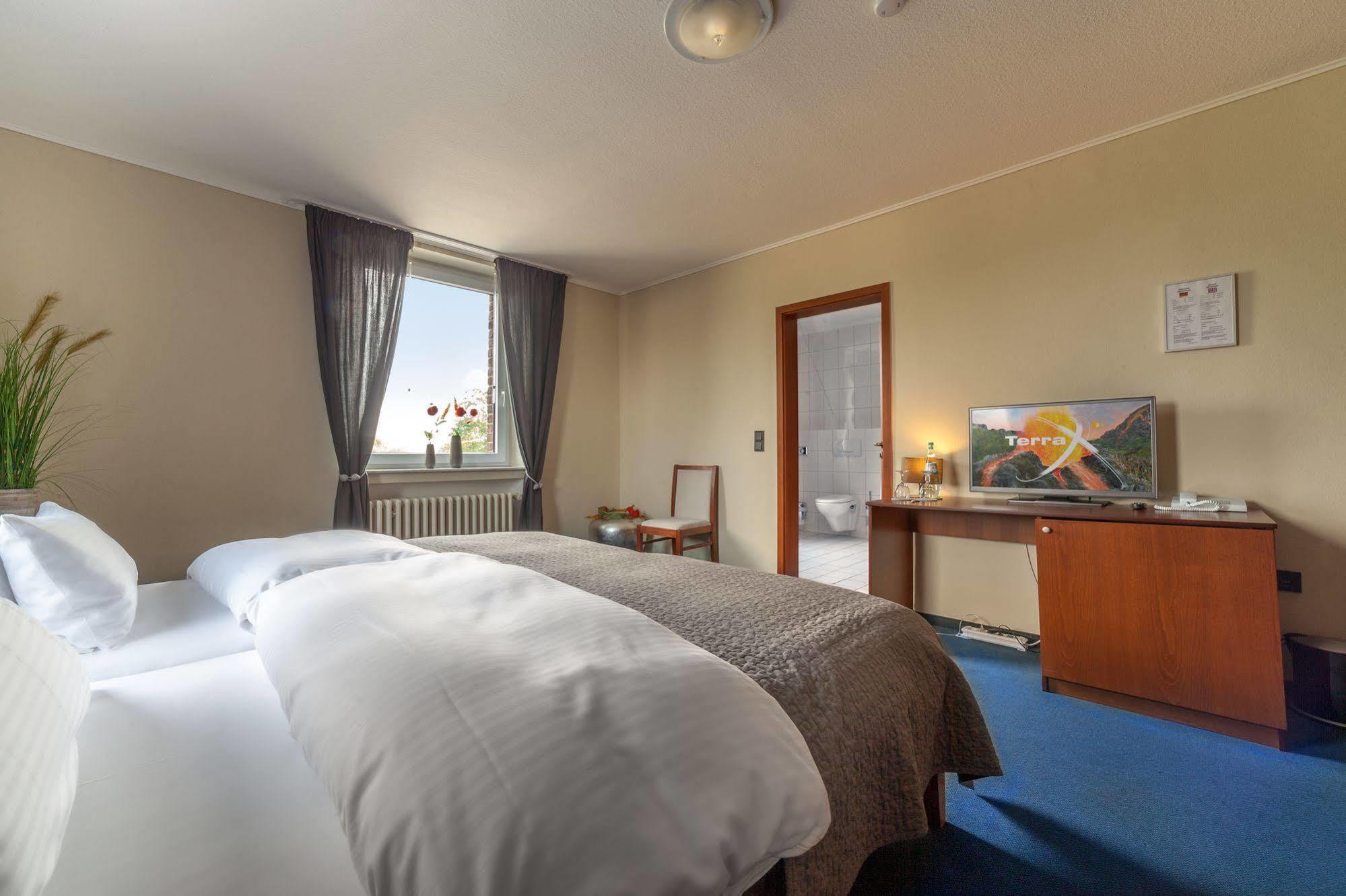 Hotel Omega Мьорс Екстериор снимка